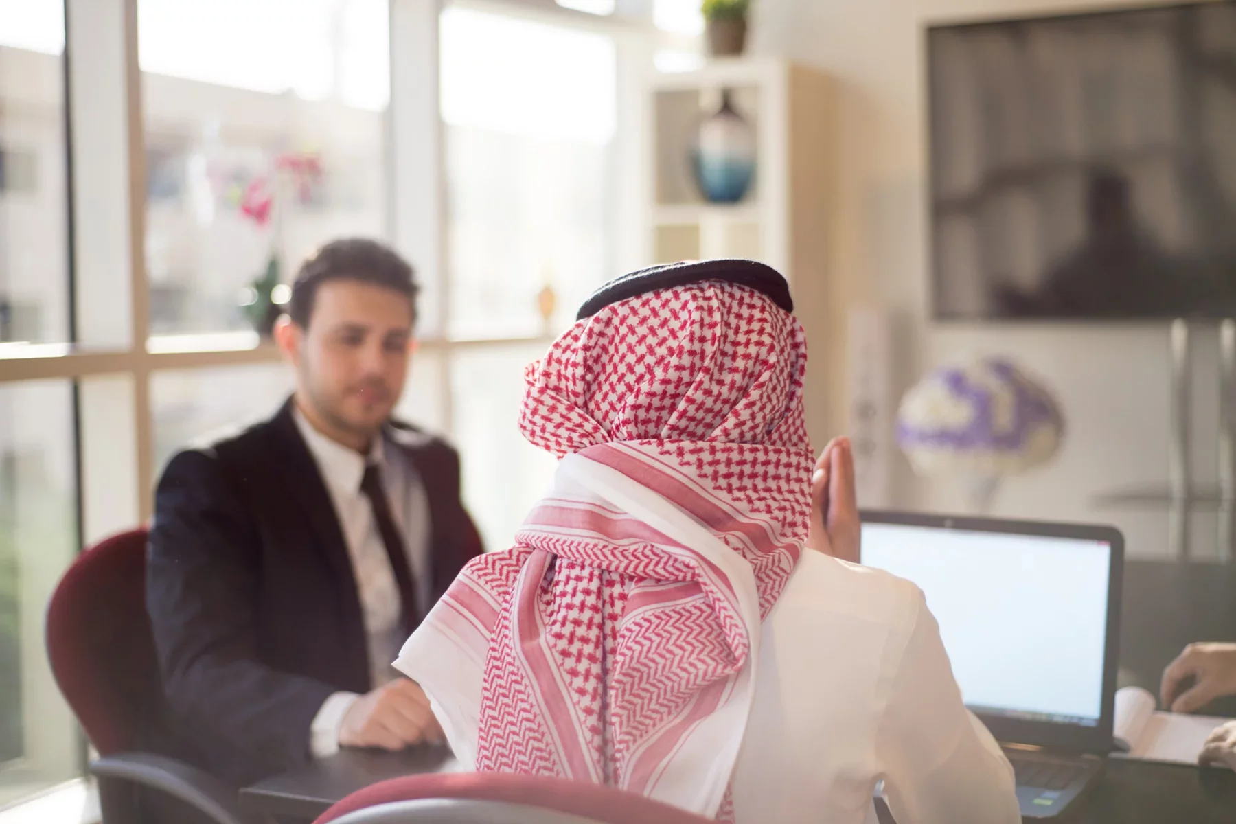 لماذا تختارنا